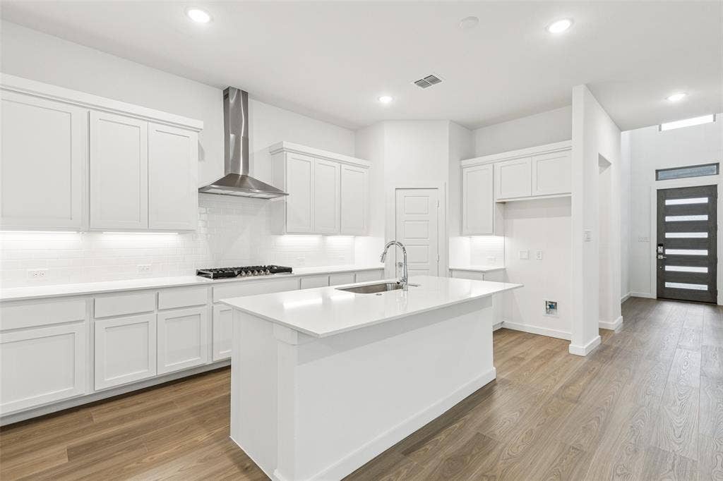 4617 Starlight Drive, McKinney, TX 75071 Kitchen in the Picasso II home plan by Trophy Signature Homes – REPRESENTATIVE PHOTO