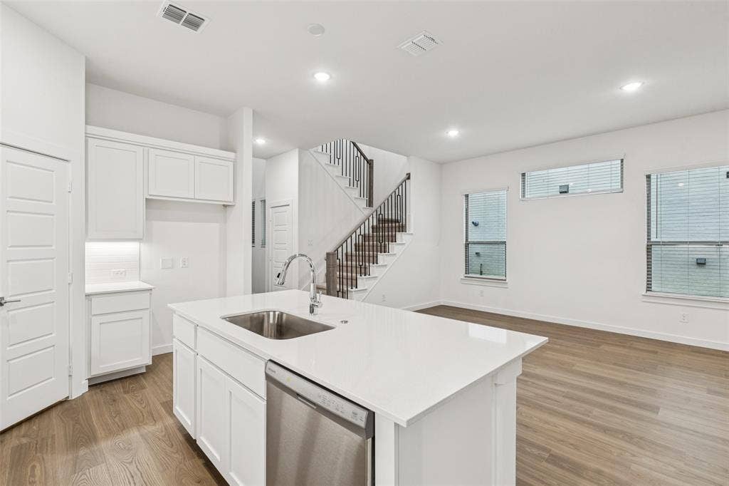 4617 Starlight Drive, McKinney, TX 75071 Kitchen in the Picasso II home plan by Trophy Signature Homes – REPRESENTATIVE PHOTO
