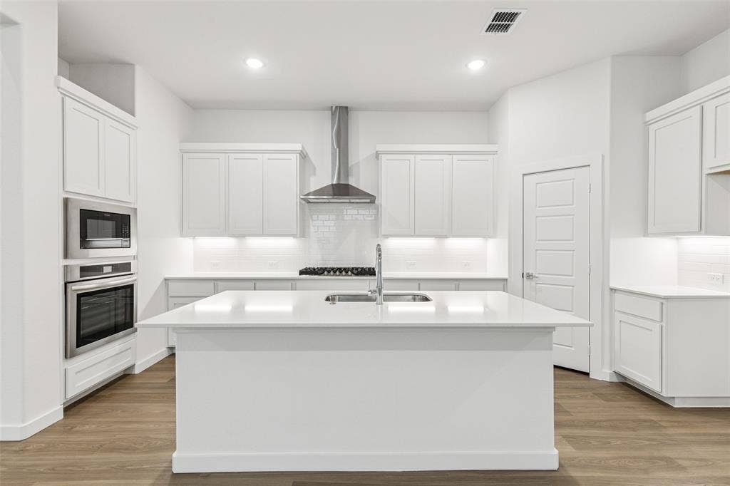 4617 Starlight Drive, McKinney, TX 75071 Kitchen in the Picasso II home plan by Trophy Signature Homes – REPRESENTATIVE PHOTO