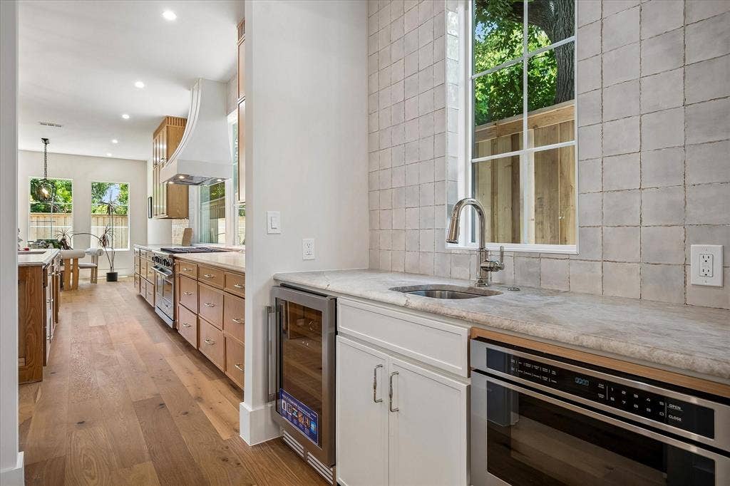3304 Townsend Drive, Dallas, TX 75229 Prep kitchen, dedicated sink, beverage refrigerator, Mizu Silver tile backsplash, built-in microwave