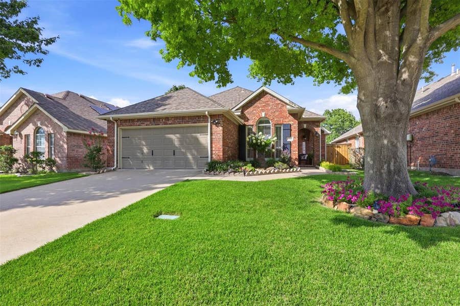 Property photo for 8813 Edinburgh Lane, Rowlett, TX