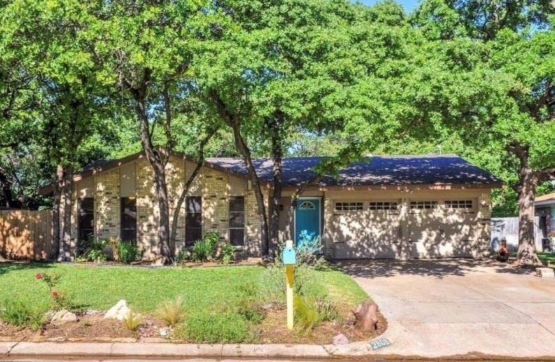 Property photo for 2808 Bent Tree Lane, Arlington, TX
