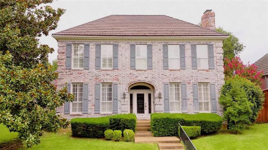 Property photo for 1608 Crockett Circle, Irving, TX