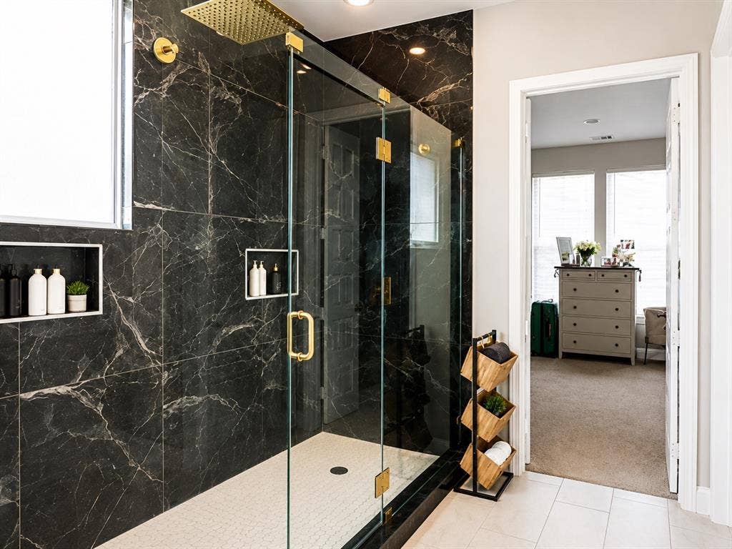 4017 Lagos Drive, Midlothian, TX 76065 4017 Lagos Drive, Midlothian, TX 76065