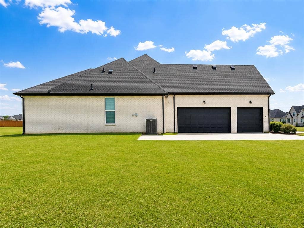 4017 Lagos Drive, Midlothian, TX 76065 4017 Lagos Drive, Midlothian, TX 76065