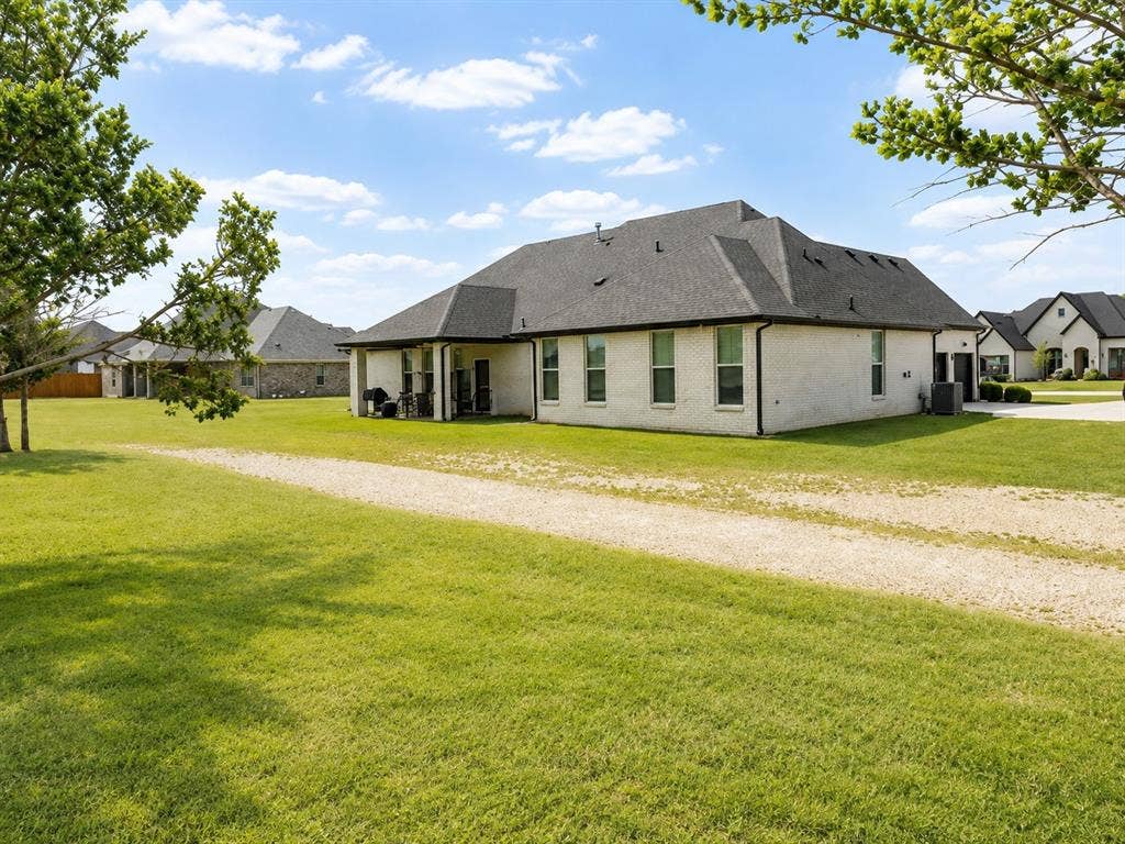 4017 Lagos Drive, Midlothian, TX 76065 4017 Lagos Drive, Midlothian, TX 76065