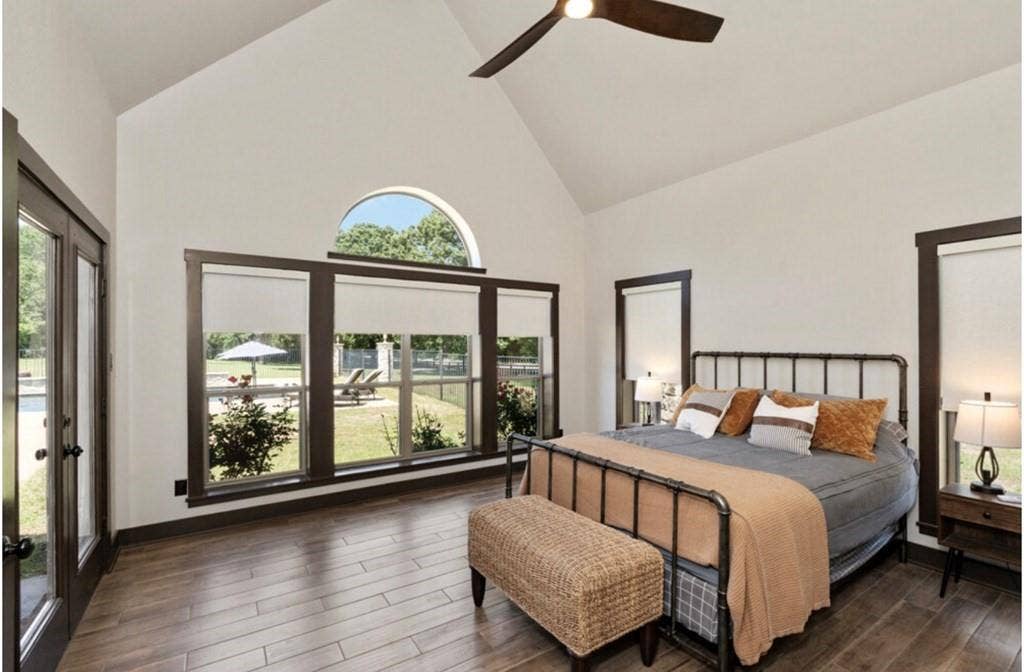 106 Timber Hill, Athens, TX 75751 Vaulted ceiling with an integrated ceiling fan
