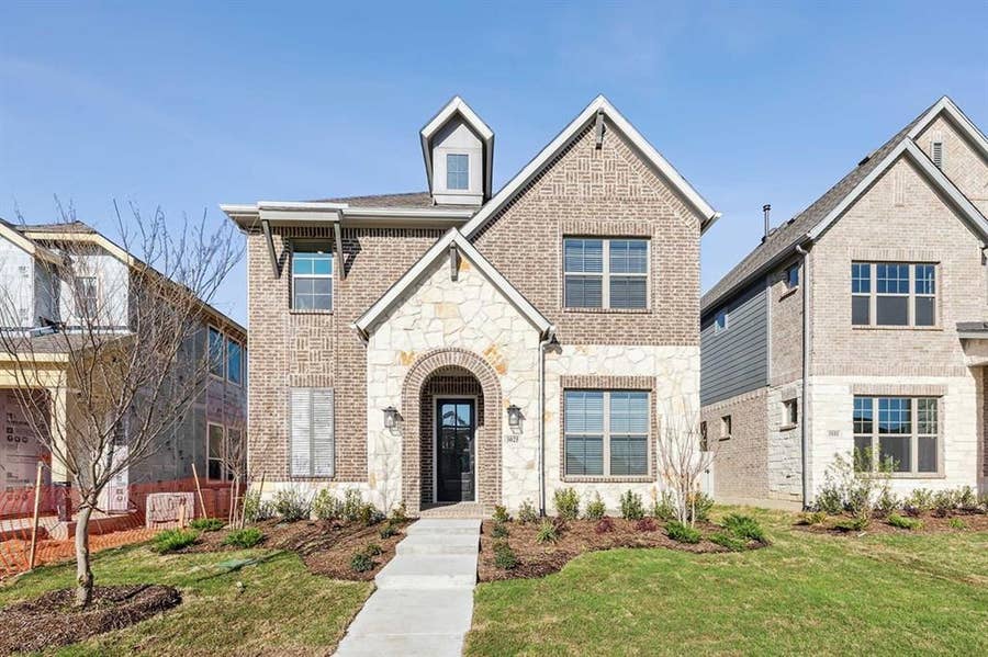 Property photo for 1904 Cola Drive, Van Alstyne, TX