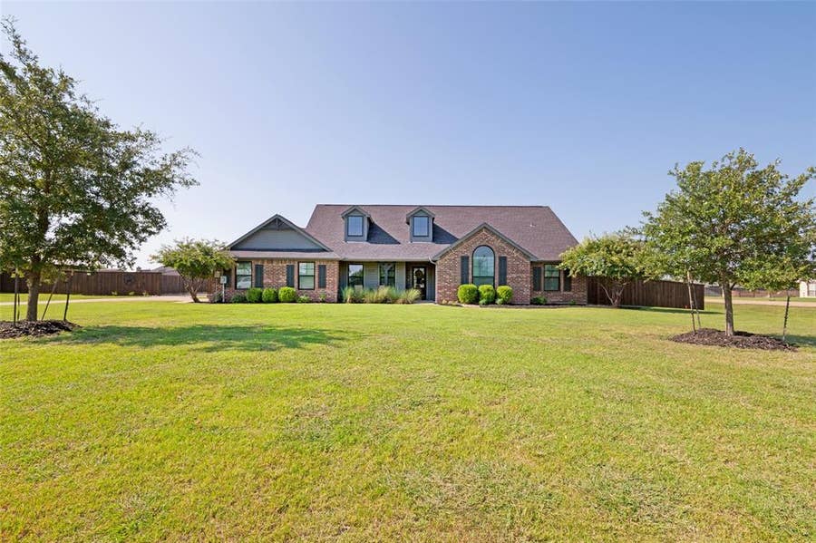 Property photo for 5610 Niagara Court, Midlothian, TX