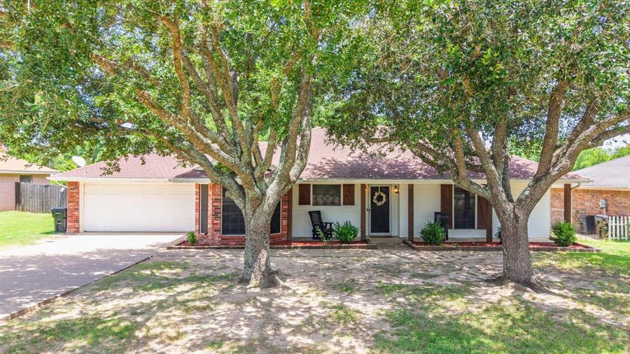 Property photo for 121 Curtis Lane, Quinlan, TX
