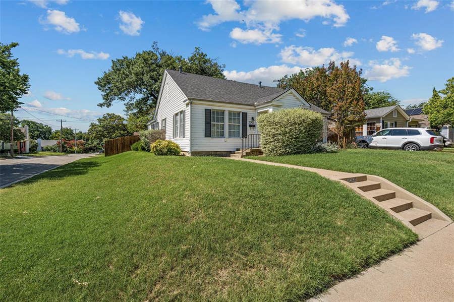 Property photo for 3901 Linden Avenue, Fort Worth, TX