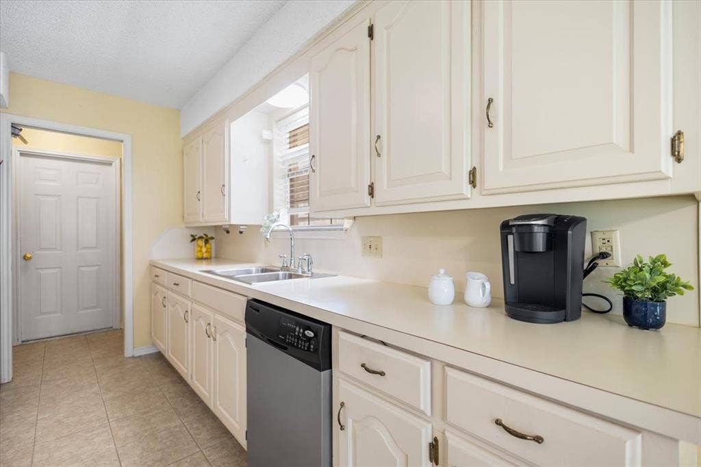 2824 Crestview Avenue, Tyler, TX 75701 2824 Crestview Avenue, Tyler, TX 75701