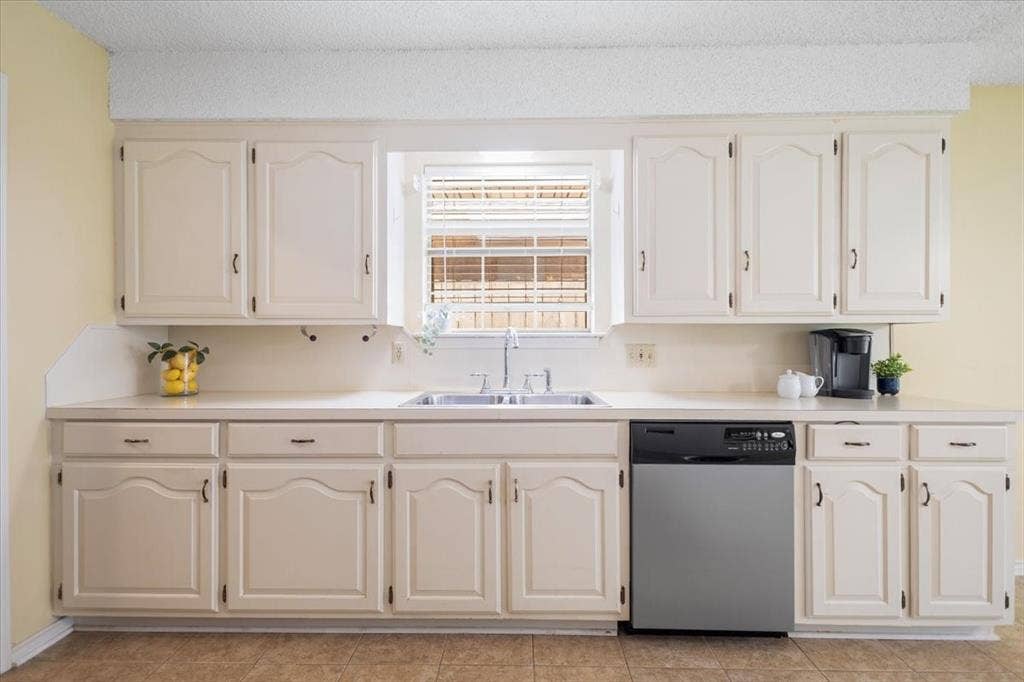 2824 Crestview Avenue, Tyler, TX 75701 2824 Crestview Avenue, Tyler, TX 75701