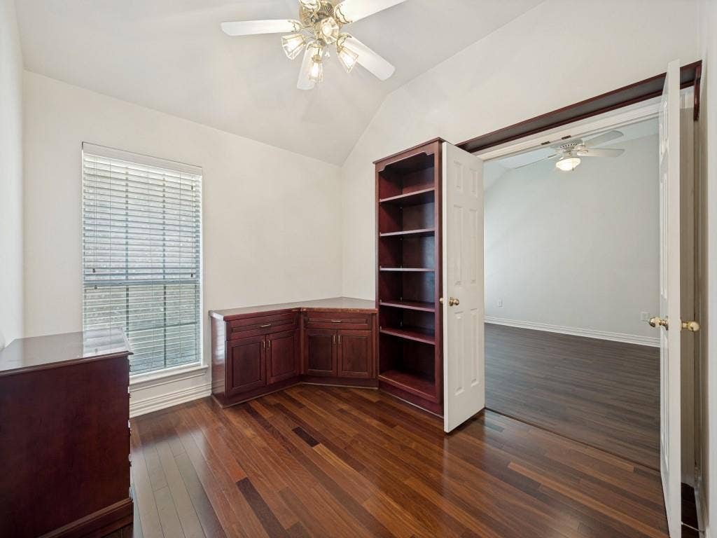 9703 Raven Lane, Irving, TX 75063 With built-ins