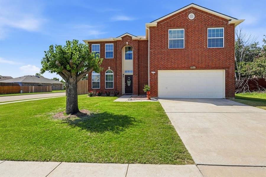 Property photo for 8012 Clear River Lane, Denton, TX