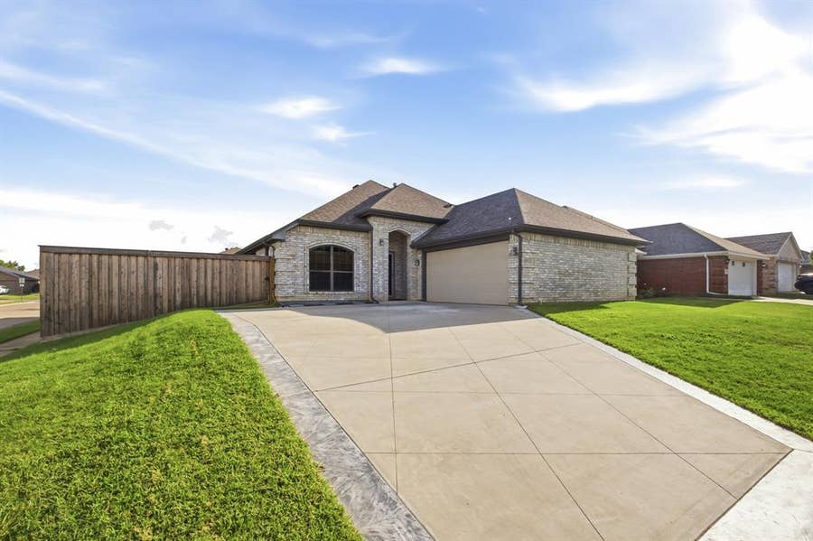 Property photo for 9101 Autumn Falls Drive, Fort Worth, TX