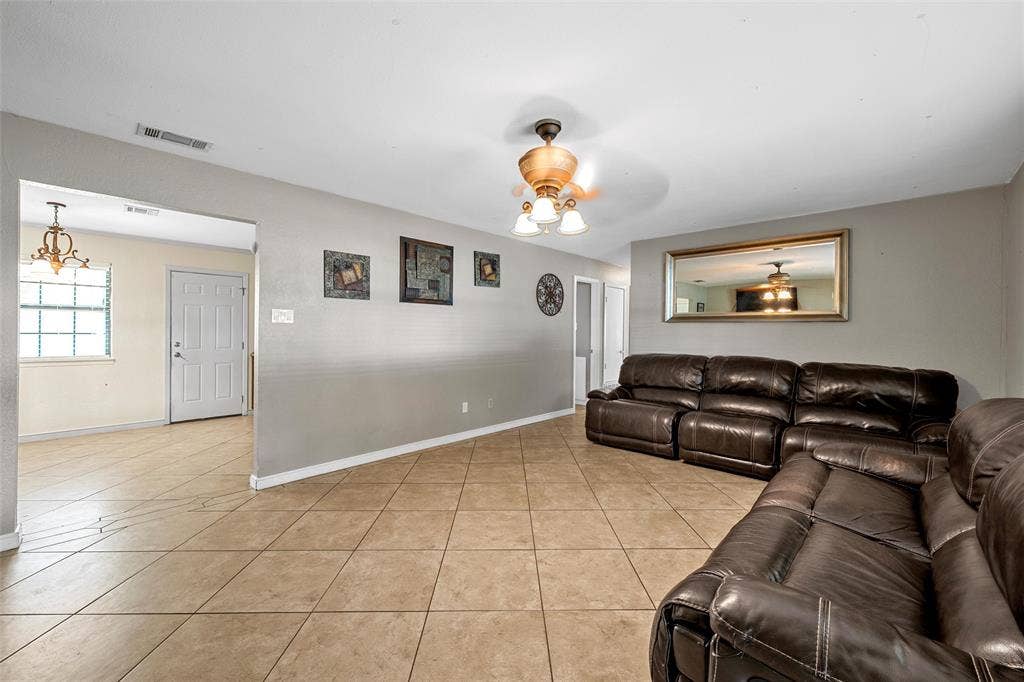1002 Caron Street, Robinson, TX 76706