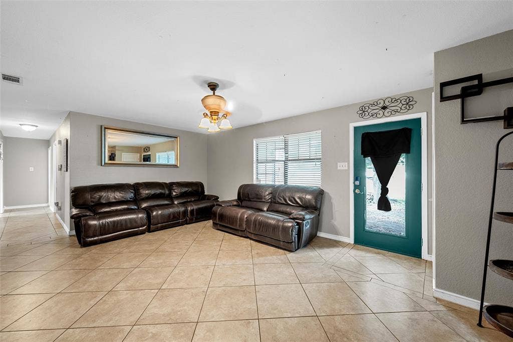 1002 Caron Street, Robinson, TX 76706