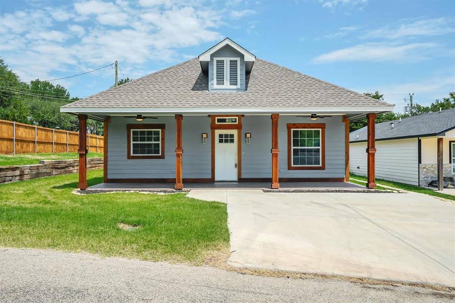 Property photo for 800 Crow Court, Granbury, TX
