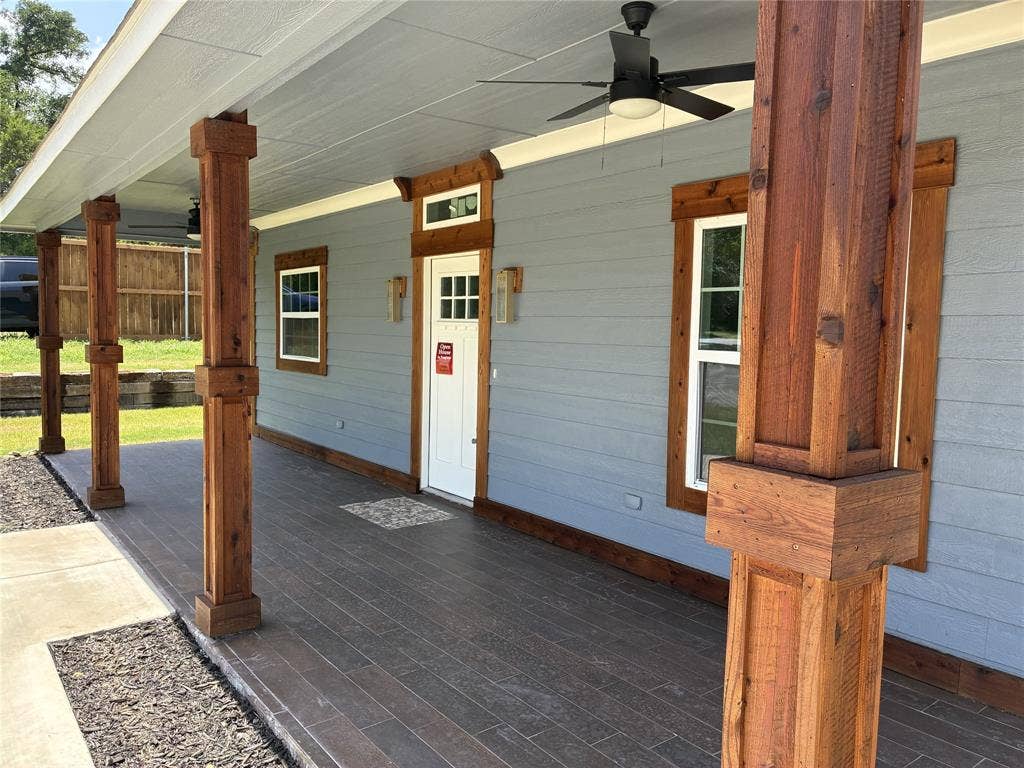 800 Crow Court, Granbury, TX 76048