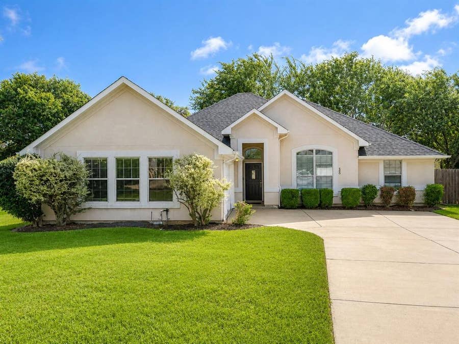 Property photo for 500 Hidden Meadow Court, DeSoto, TX