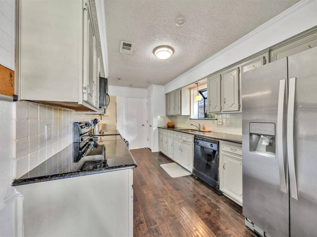 2500 Stonemoss Drive, Plano, TX 75075