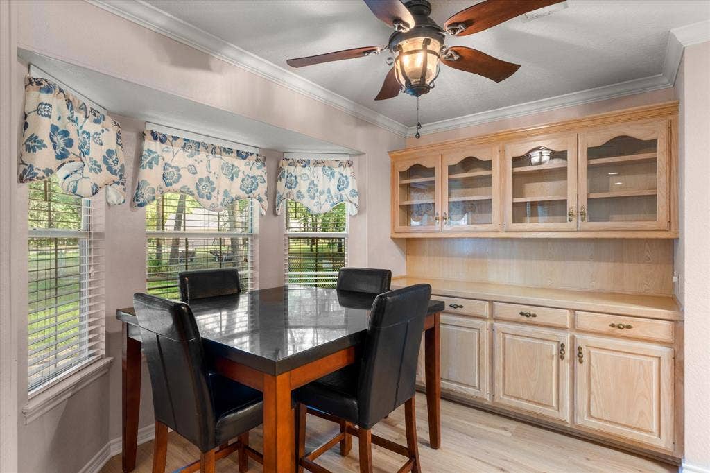 116 Meadowood Road, Enchanted Oaks, TX 75156 Integrated built-in cabinetry with glass-front upper cabinets and lower storage