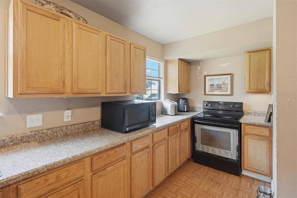 1101 Charles Street, Weatherford, TX 76086 1101 Charles Street, Weatherford, TX 76086