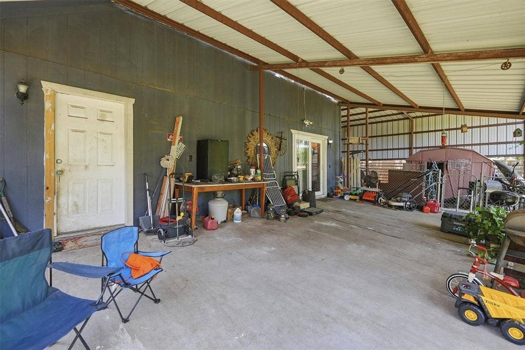 1101 Charles Street, Weatherford, TX 76086 Covered back porch