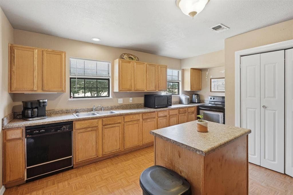 1101 Charles Street, Weatherford, TX 76086 1101 Charles Street, Weatherford, TX 76086