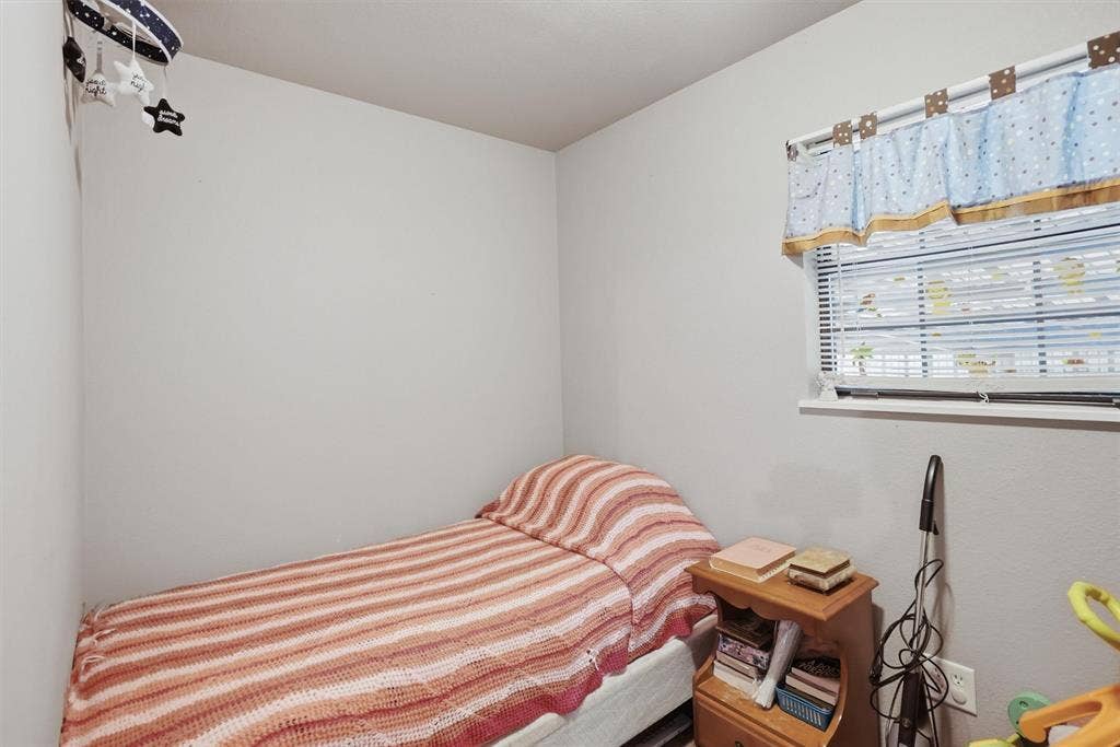 1101 Charles Street, Weatherford, TX 76086 2nd floor Flex room/office