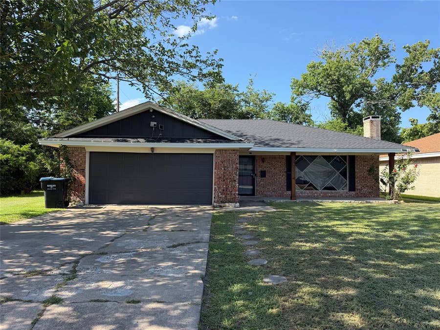 Property photo for 2406 W Broadview Street, Greenville, TX