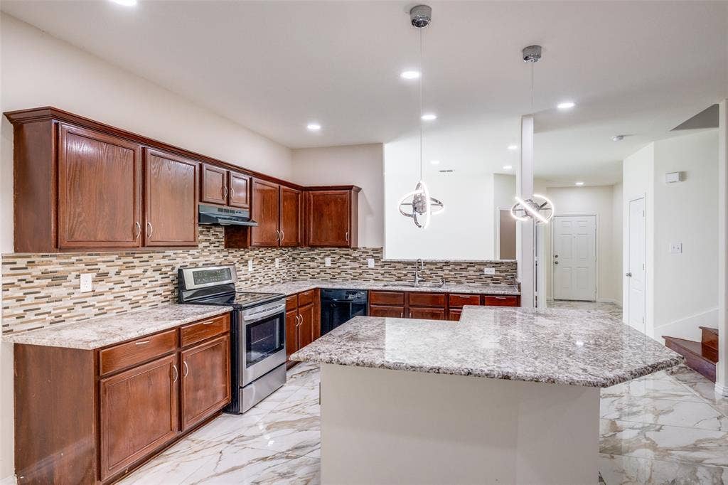 915 Penny Royal Court, Arlington, TX 76002 915 Penny Royal Court, Arlington, TX 76002