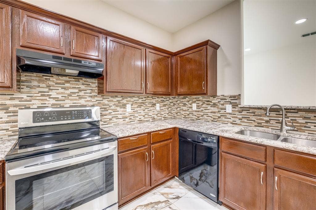 915 Penny Royal Court, Arlington, TX 76002 915 Penny Royal Court, Arlington, TX 76002