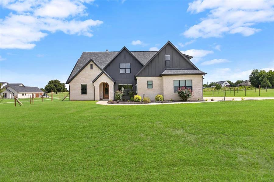 Property photo for 4640 County Road 1040, Celeste, TX