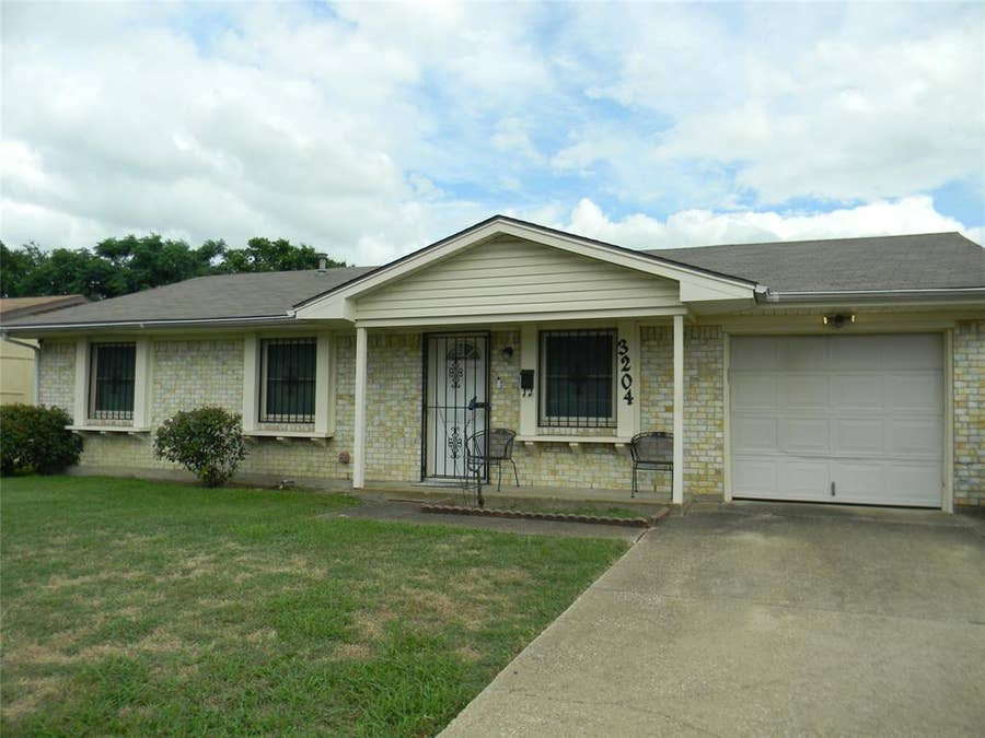Property photo for 3204 Pacesetter Drive, Dallas, TX