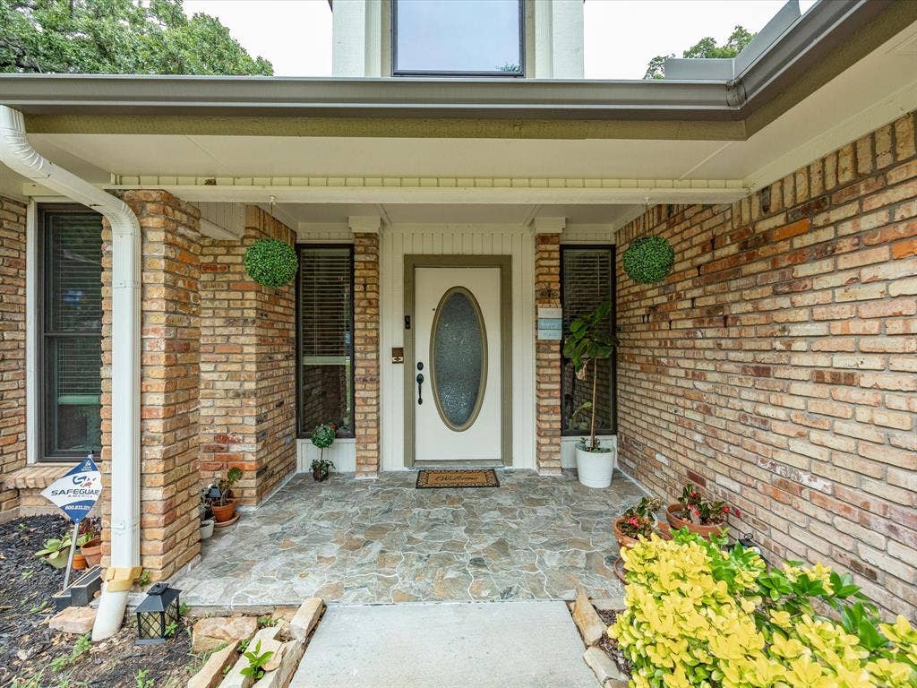 3701 Waycross Court, Arlington, TX 76016 Brick exterior featuring a stone-paved entryway