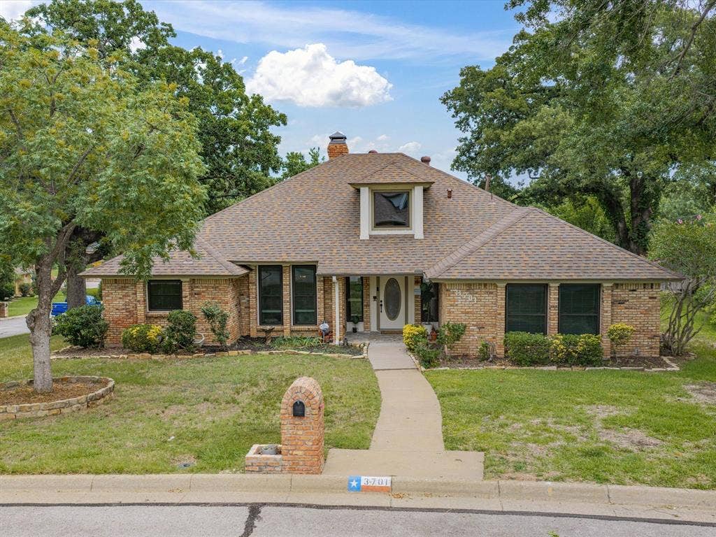 3701 Waycross Court, Arlington, TX 76016 Brick exterior residence featuring a gabled roofline and an upper-level dormer