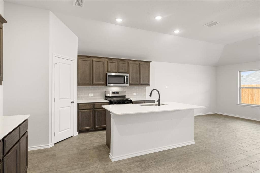 15016 Amantes Avenue, Haslet, TX 76052 15016 Amantes- Kitchen-1
