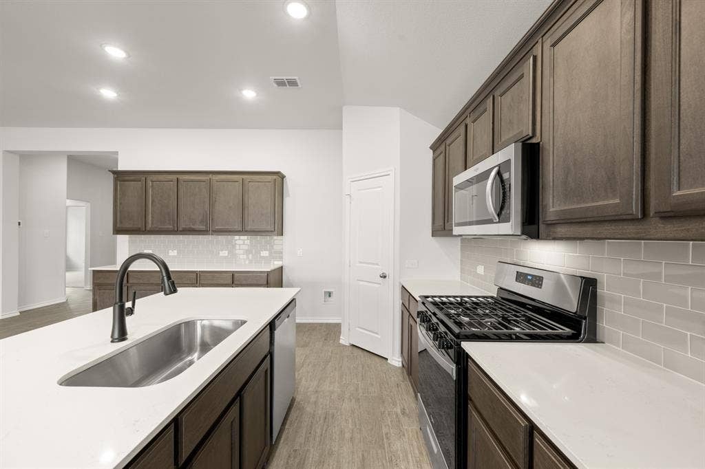 15016 Amantes Avenue, Haslet, TX 76052 15016 Amantes- Kitchen-5