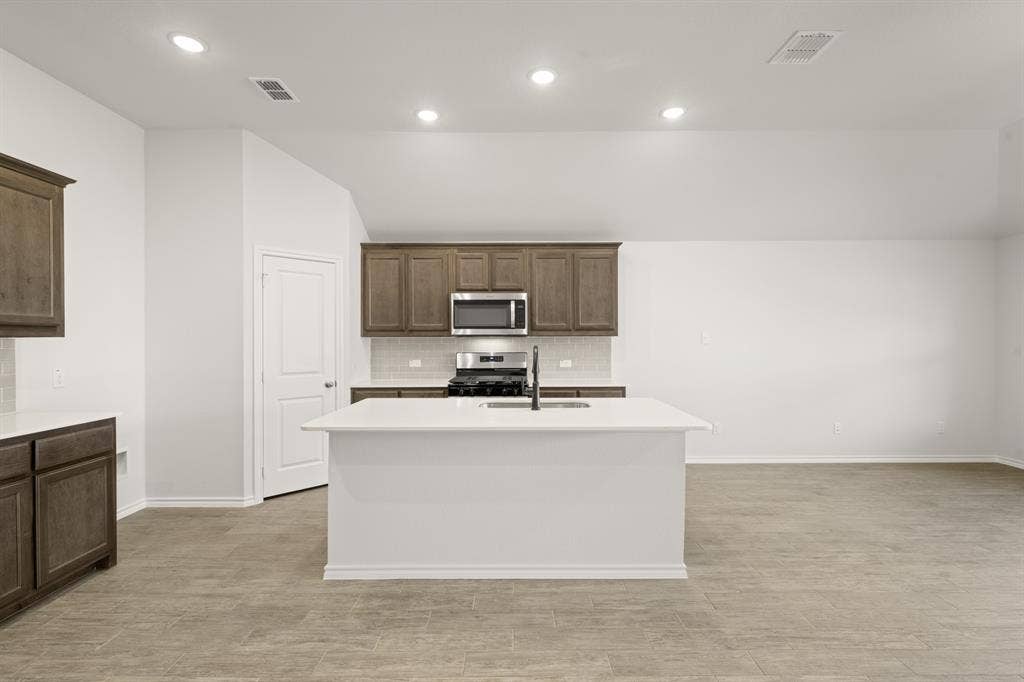 15016 Amantes Avenue, Haslet, TX 76052 15016 Amantes- Kitchen-2