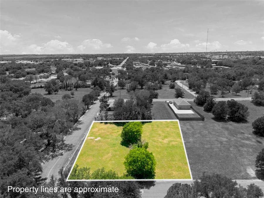 Property photo for 2825 S 7th Street, Waco, TX