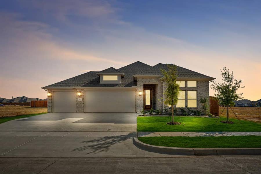 Property photo for 125 Ponce De Leon Drive, Granbury, TX