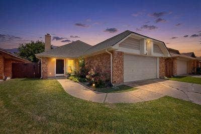 Property photo for 1157 Meadow Park Lane, Grand Prairie, TX