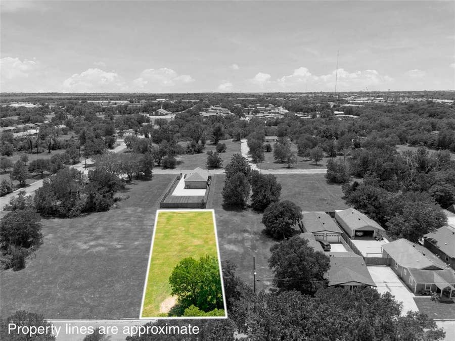 Property photo for 2625 S 7th Street, Waco, TX