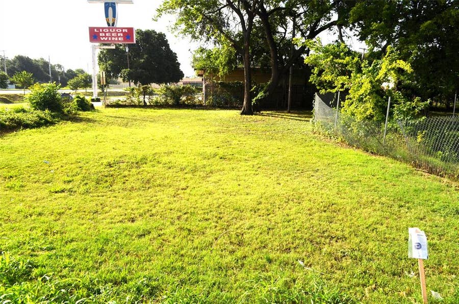 Property photo for 1708 Garden Drive, Dallas, TX