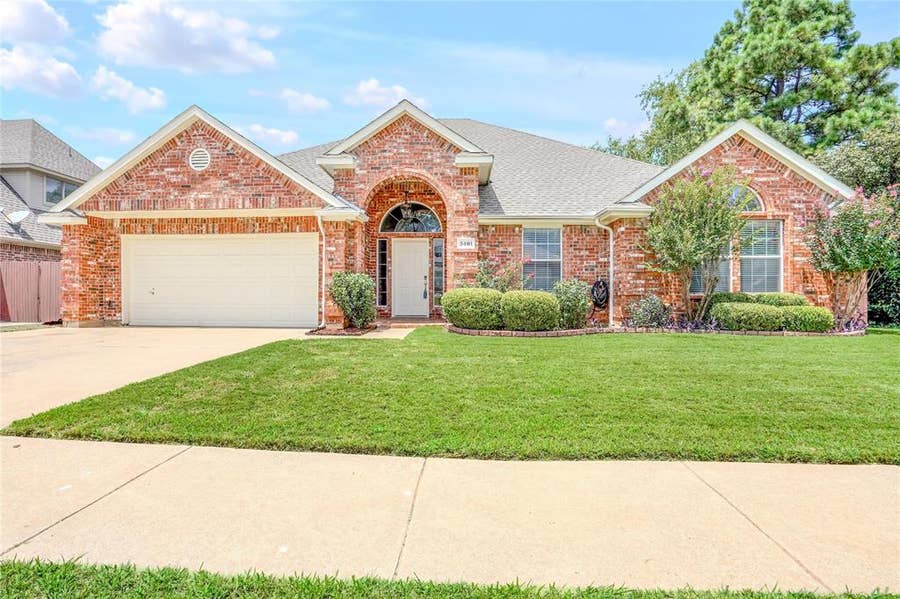 Property photo for 3401 Ledbetter Court, Arlington, TX