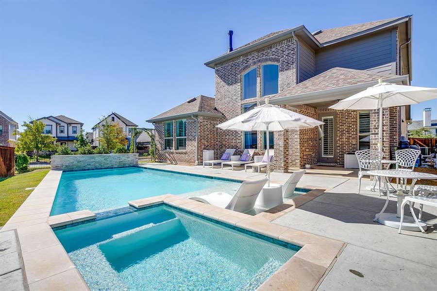 Property photo for 2009 Roundtree Circle E, Fort Worth, TX