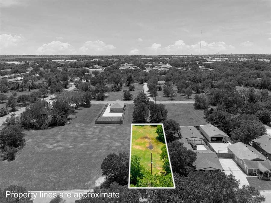 Property photo for 2621 S 7th Street, Waco, TX