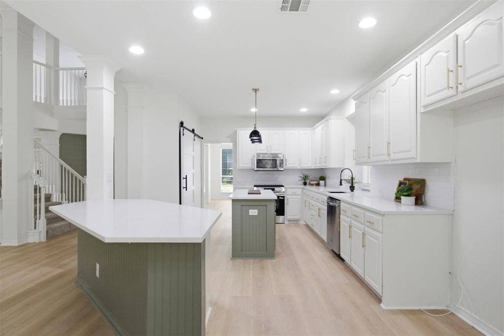604 Creek View Drive, Prosper, TX 75078 breakfast bar, open concept